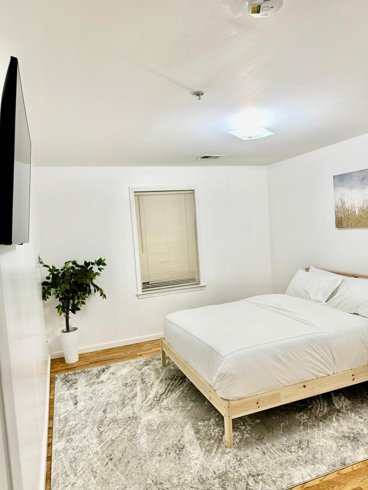Stylish Evergreen Apartment By Newark Airport ภายนอก รูปภาพ