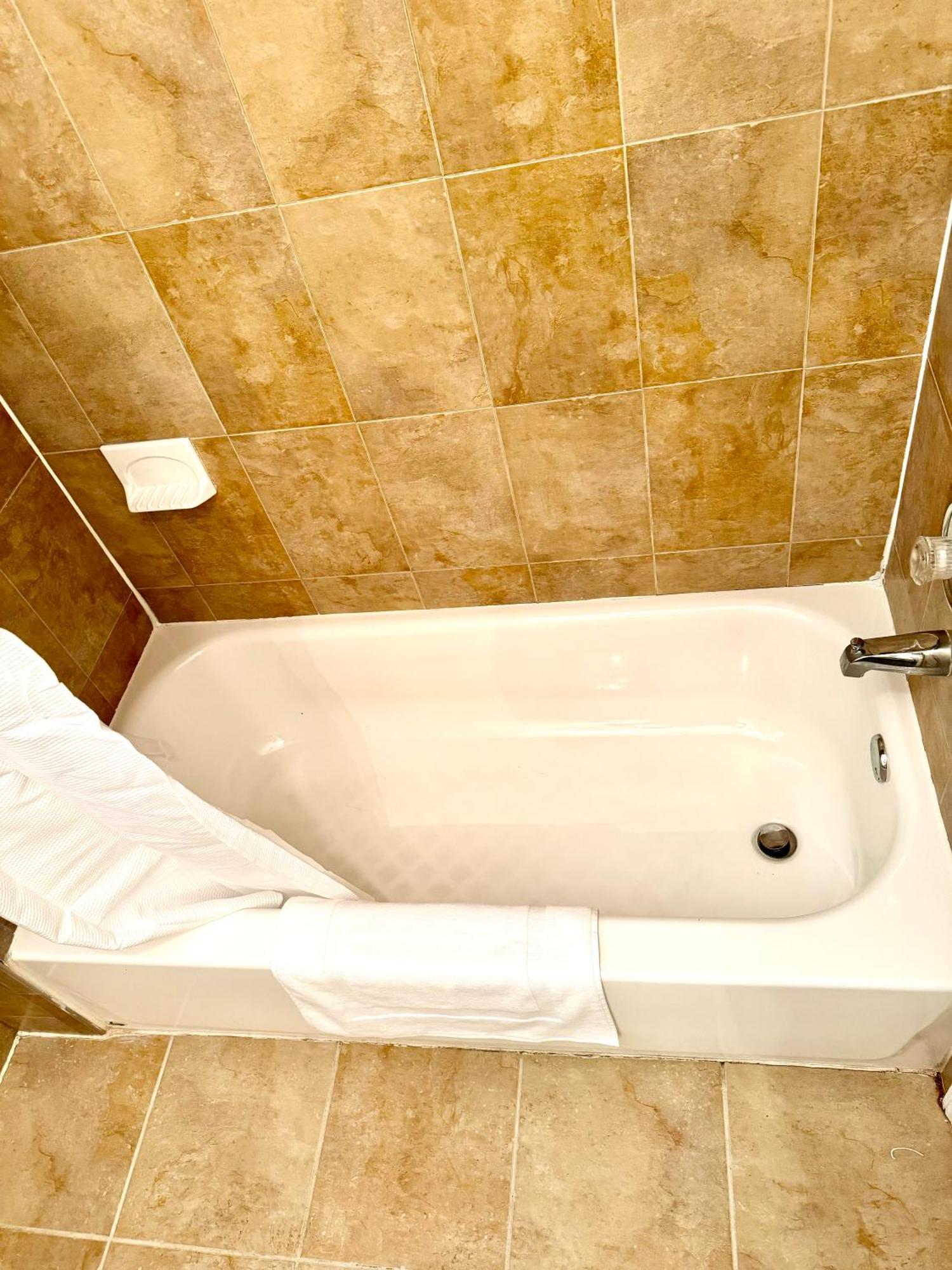 Stylish Evergreen Apartment By Newark Airport ภายนอก รูปภาพ