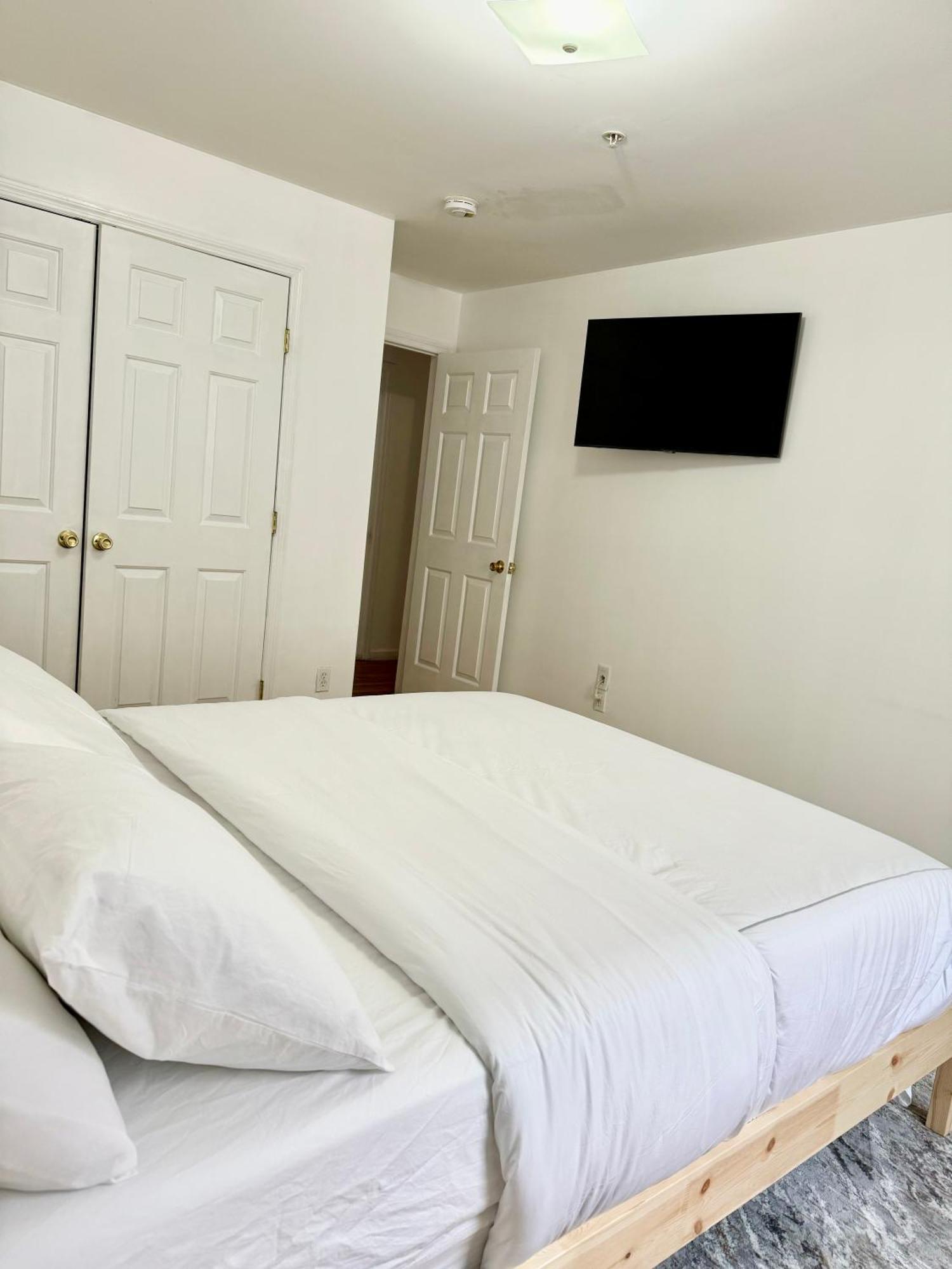 Stylish Evergreen Apartment By Newark Airport ภายนอก รูปภาพ