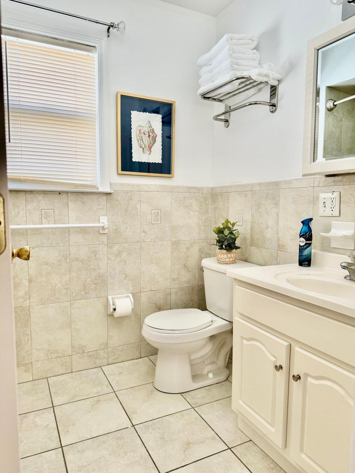 Stylish Evergreen Apartment By Newark Airport ภายนอก รูปภาพ